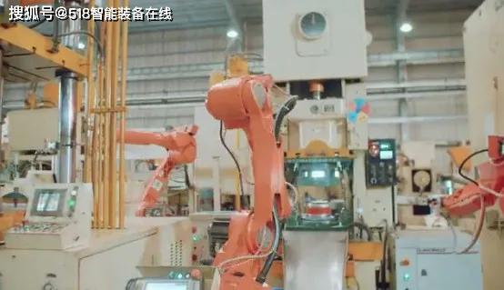 炊具智能工廠內鍋智能拉伸線與機器人的研發(fā)應用